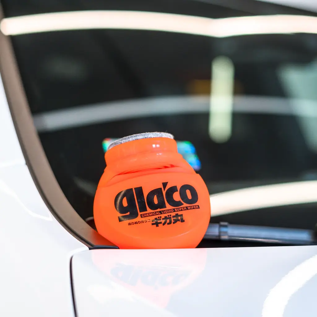 GLACO ROLL ON use.webp