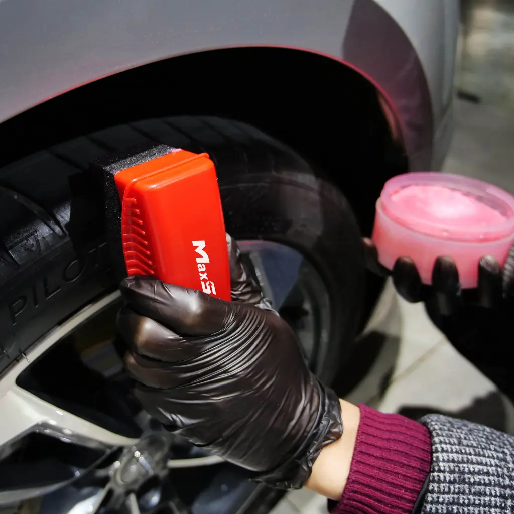 MAXSHINE DRESSING & PROTECTANT APPLICATOR - Aplikators riepām4.webp